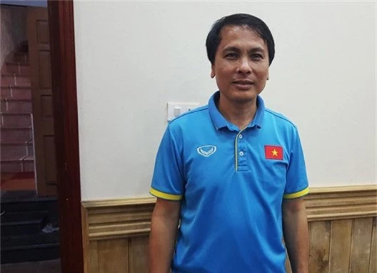 Sau chiến thắng, cầu thủ Quang Hải giản dị về thăm nhà