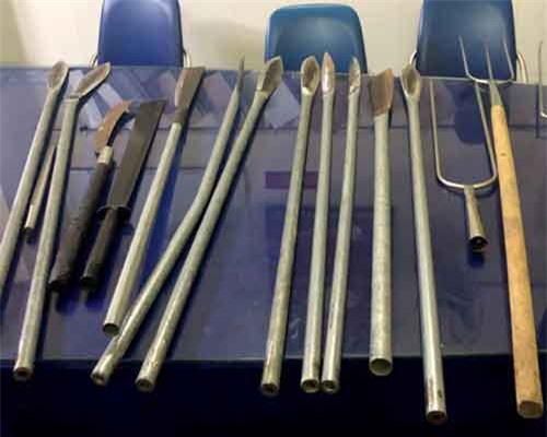 Nhóm giang hồ đi ôtô chém 2 người ở Sài Gòn