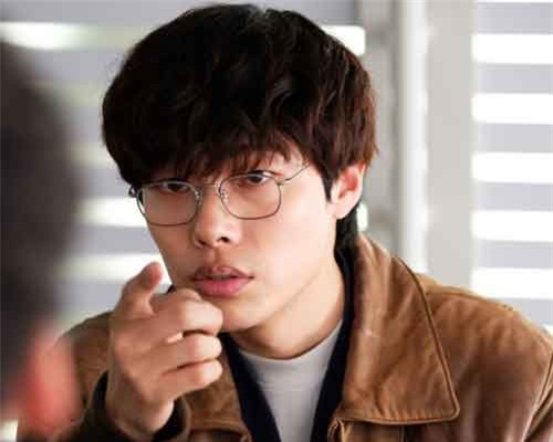 'Chị đẹp' Gong Hyo Jin và 'Mặt cún' Ryu Jun Yeol được đạo diễn 'Hit and Run' khen ngợi