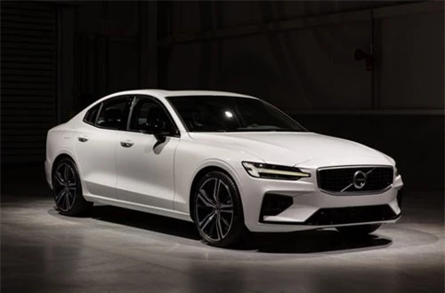 10. Volvo S60 2019 (giá khởi điểm: 36.795 USD).