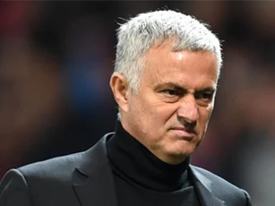 HLV Mourinho phản ứng bất ngờ khi được hỏi về Man Utd
