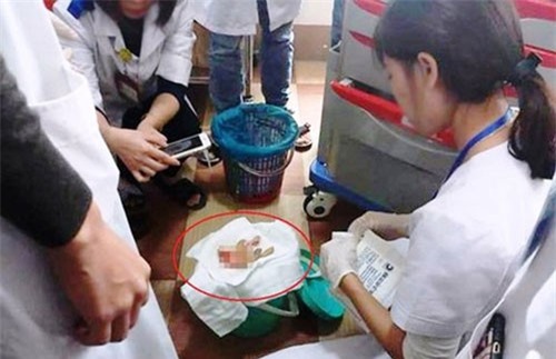 Nghệ An: Chủ quán phở bị chém đứt bàn tay vì mâu thuẫn với người lái xe ôm