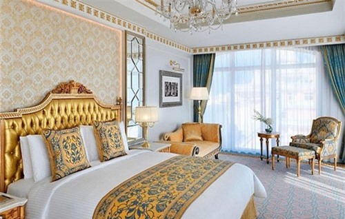 'Đột nhập' khách sạn siêu sang dát vàng ở Dubai