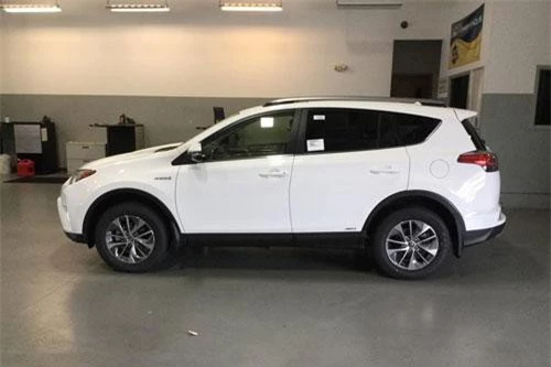 4. Toyota RAV4 (doanh số: 388.501 chiếc).