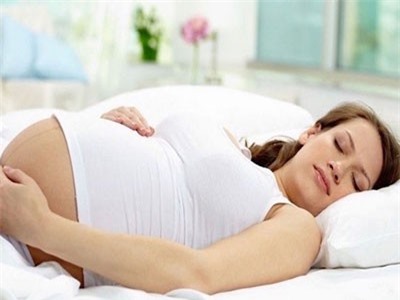 Phụ nữ mang thai cần tránh làm những điều này trước khi ngủ