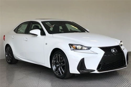 7. Lexus IS300 2019 (giá khởi điểm: 39.335 USD).