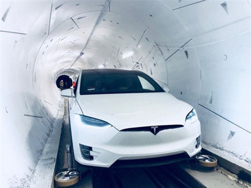 Tỷ phú Elon Musk ra mắt đường hầm siêu tốc