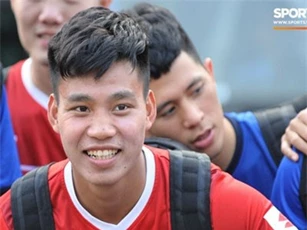 Văn Thanh hứa làm 'anh nuôi' khi Đình Trọng sang Hàn Quốc chữa chấn thương