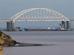 Nóng Nga-Ukraine: Tàu chiến Kiev chuẩn bị vào eo biển Kerch