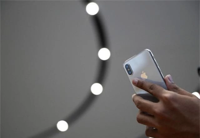 Apple vội vã tung iOS 12.1.2 để lách lệnh cấm bán ở Trung Quốc - Ảnh 1.