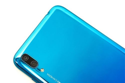 Ảnh chi tiết smartphone camera kép, pin ‘khủng’, giá siêu rẻ