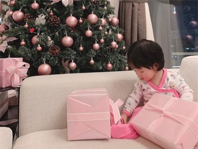 Đặng Thu Thảo khoe ảnh con gái cưng đón Noel, tiết lộ sở thích đặc biệt của 'tiểu công chúa'