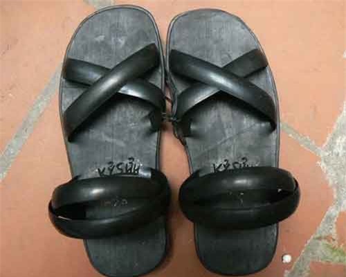 Giải mã đôi dép cao su huyền thoại của bộ đội Cụ Hồ