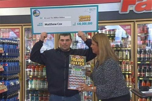 Trúng số, người đàn ông đều đặn nhận 10.000 USD/tuần cho đến hết đời