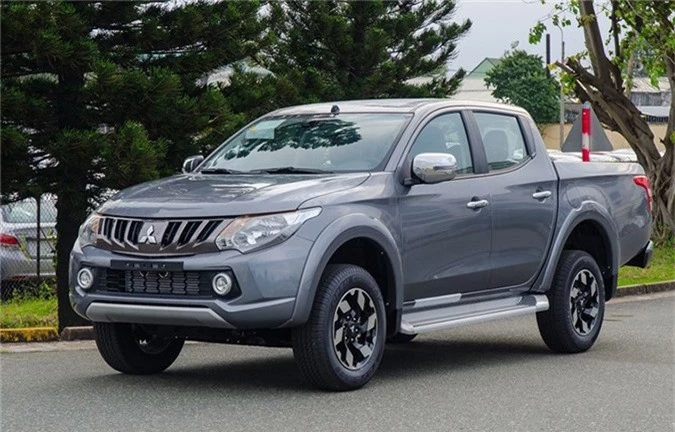 Hé lộ giá bán Mitsubishi Triton 2019 tại Việt Nam. Chậm hơn rất nhiều so với các đối thủ khác khi ứng dụng các thế hệ động cơ mới cho dòng bán tải, giờ đây, Mitsubishi Việt Nam sắp cho ra mắt mẫu Triton 2019 với khá nhiều thay đổi về thiết kế. (CHI TIẾT)