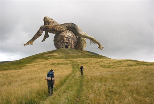 Bức tượng người phụ nữ khỏa thân và bí mật xung quanh thung lũng tình yêu