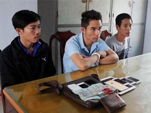 Thuê xe ô tô đi dọc quốc lộ 1A để trộm tài sản