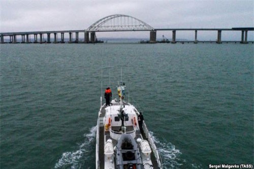 Ukraine kêu gọi NATO cùng đưa tàu chiến qua eo biển tranh cãi với Nga