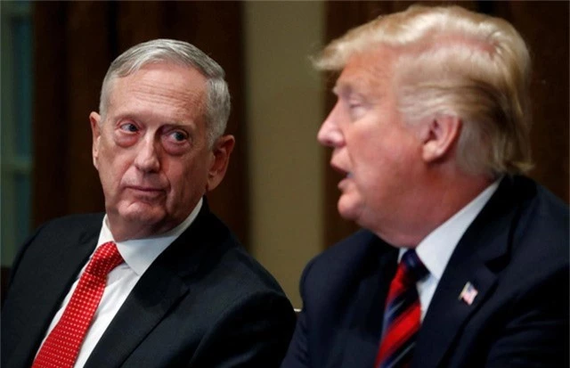 
Tổng thống Mỹ Donald Trump và Bộ trưởng Quốc phòng Mỹ James Mattis (trái) - Ảnh: Reuters
