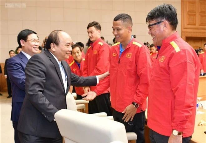 ĐT Việt Nam được trao Huân chương Lao động hạng Nhất, Quang Hải nhận thưởng đặc biệt - 4