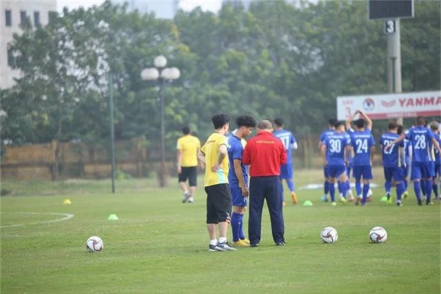 Đội tuyển Việt Nam hăng say tập luyện sau chức vô địch AFF Cup 2018 - Ảnh 3.