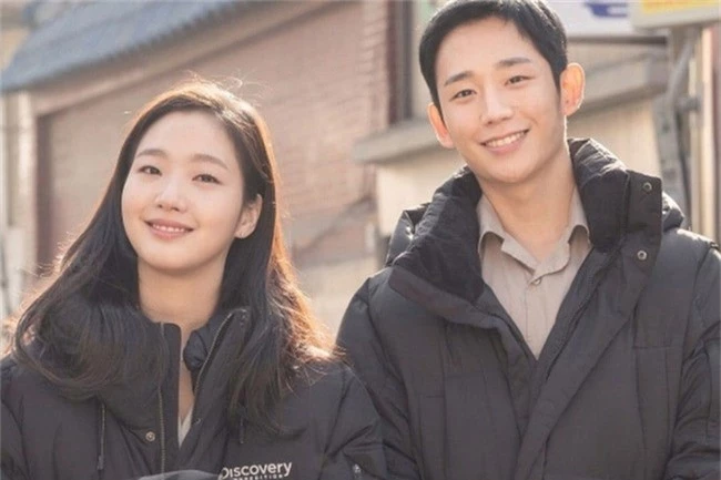 Jung Hae In đóng cặp với Kim Go Eun nhưng lại trông giống đôi bạn thân hơn là tình nhân - Ảnh 1.