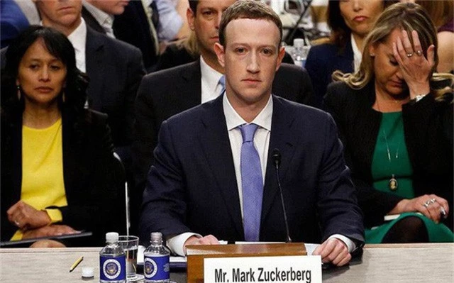 Mark Zuckerberg tại phiên điều trần diễn ra vào tháng 4/2018.