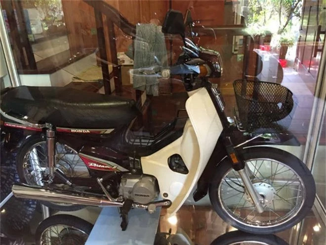 choang: honda dream 1995 “nhot” trong tu kinh, gia 8 cay vang hinh anh 4