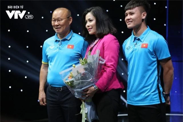 Quang Hải U23 Việt Nam, Hoa hậu Phương Khánh bị bủa vây trên trường quay Dấu ấn 2018 - Ảnh 2.