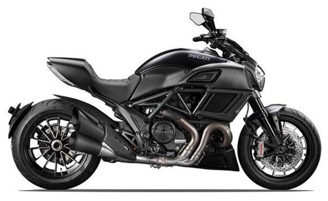 Bảng giá xe máy Ducati tại Việt Nam tháng 12/2018. Hiện hãng môtô hạng sang của Italy được phân phối chính hãng tại Việt Nam, với hai đại lí tại TP Hồ Chí Minh và Hà Nội. Hiện giá bán của các mẫu xe Ducati dao động từ 310 - 930 triệu đồng. (CHI TIẾT)