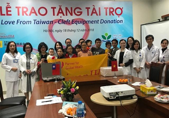 Quỹ từ thiện Noordhoff Đài Loan tặng máy nội soi cho Bệnh viện Nhi Trung ương