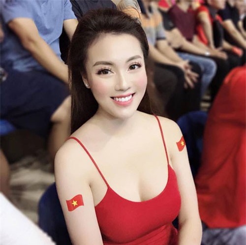 'Bỏng mắt' với vẻ xinh đẹp của 3 cô gái 'hot' nhất mùa AFF Cup 2018