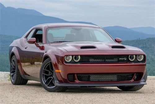 10. Dodge Challenger Hellcat Redeye (vận tốc tối đa: 327 km/h).