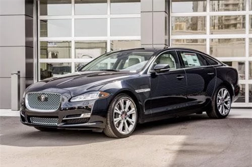 10. Jaguar XJ.