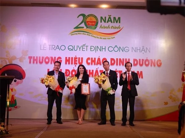 công nhận thương hiệu cháo dinh dưỡng lâu đời nhất Việt Nam của Công ty Anh Kim (Ảnh: VĐ)