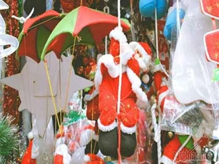 Những ông già Noel lượn khắp phố và giấc mơ đứt gãy của trẻ Việt