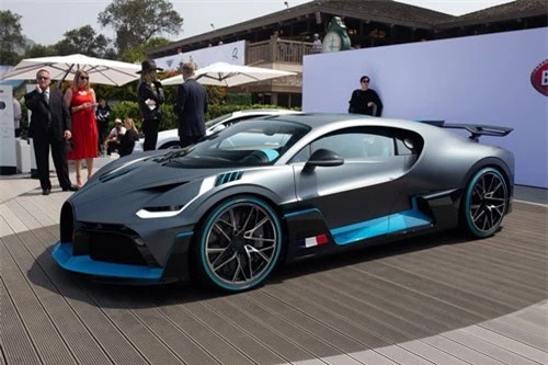 3. Bugatti Divo (vận tốc tối đa: 380 km/h).