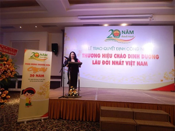 Doanh nhân Nguyễn Thị Thu – Chủ tịch HĐQT/ TGĐ Công ty Cổ phần Sản xuất Thực phẩm Anh Kim phát biểu (Ảnh: VĐ)