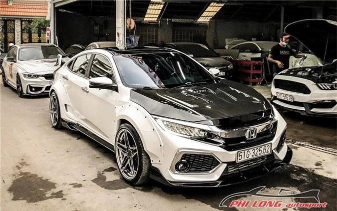 Honda Civic độ widebody cực ngầu ra lò từ PhiLong Autosport. Chiếc Honda Civic được PhiLong AutoSport độ widebody-kit trở nên cực kỳ táo bạo, mạnh mẽ và thể thao hơn theo kiểu xe đua. (CHI TIẾT)