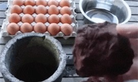 Clip: Trứng chín 'thần tốc' khi gặp dung nham nóng chảy