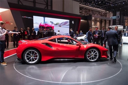 =7. Ferrari 488 Pista (vận tốc tối đa: 340 km/h).