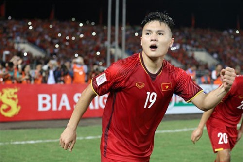 Quang Hải nhận giải Quả bóng vàng Việt Nam 2018