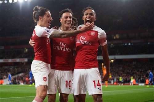 Aubameyang lập cú đúp, Arsenal ‘nhấn chìm’ Burnley