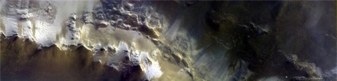 Cận cảnh hồ băng khổng lồ trên Sao Hỏa - Ảnh 4.