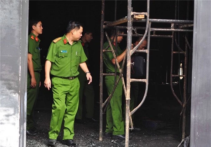Khám nghiệm vụ cháy nhà hàng 6 người chết ở Đồng Nai - ảnh 1