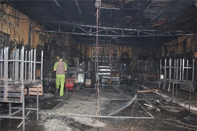 Khám nghiệm vụ cháy nhà hàng 6 người chết ở Đồng Nai - ảnh 4