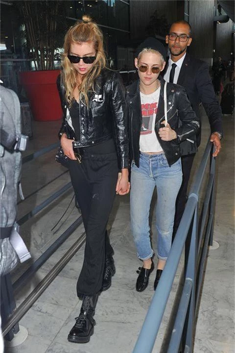 Kristen Stewart ra phố cùng bạn gái mới - Ảnh 7.