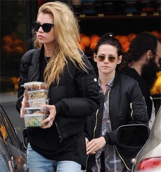 Kristen Stewart ra phố cùng bạn gái mới - Ảnh 8.