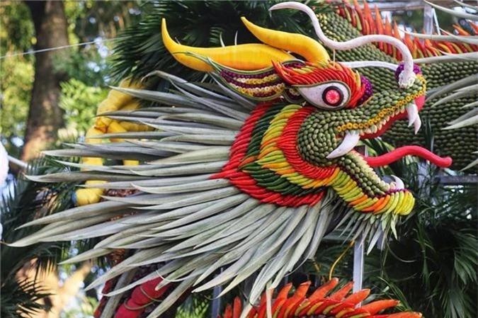 Mãn nhãn tác phẩm hình rồng “khổng lồ” được tạo từ 1,2 tấn hoa quả ở Hà Nội - Ảnh 2.
