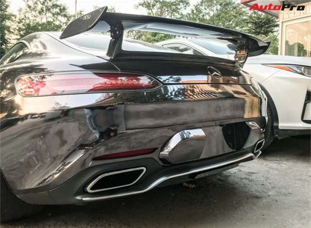 Mercedes-AMG GT S màu đỏ độc nhất Việt Nam đổi diện mạo, tái xuất tại Hà Nội - Ảnh 4.